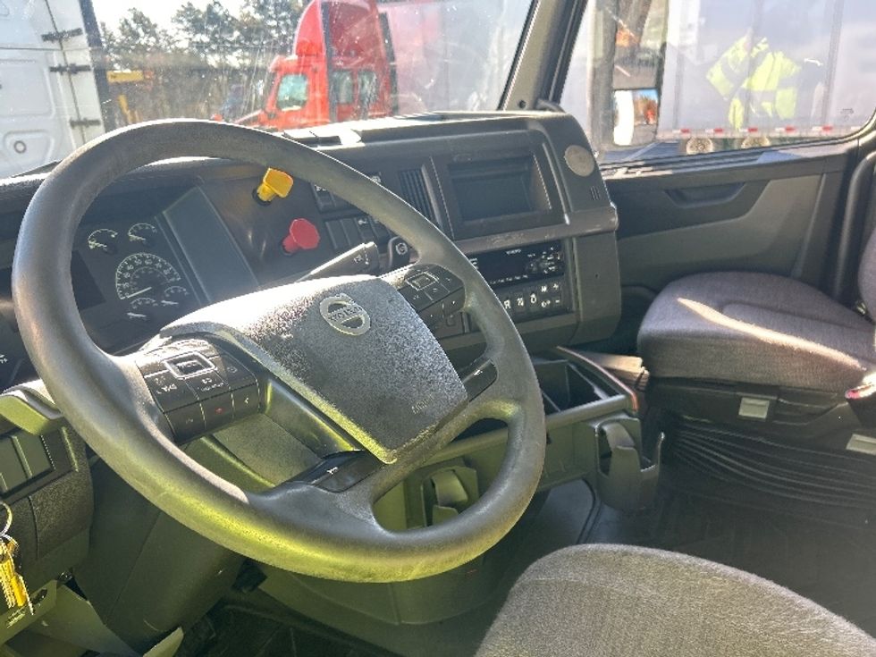 Sleeper Tractor-Heavy Duty Tractors-Volvo-2019-VNL64760-Winston Salem-NC-756,234\n\t\tmiles-$ 43,500 - Image 10