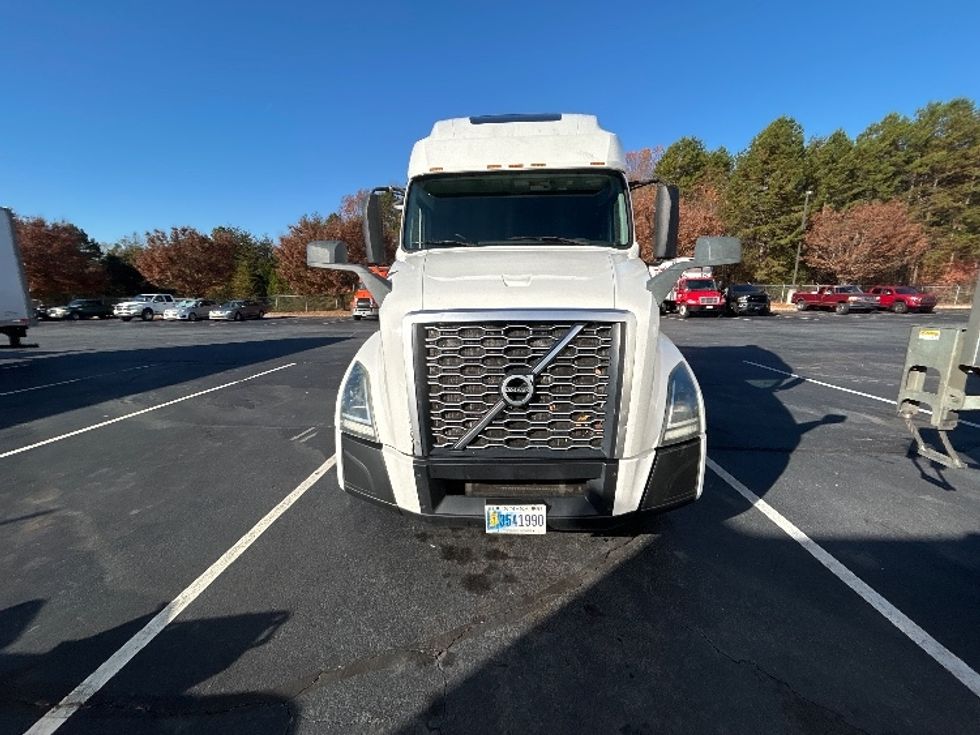 Sleeper Tractor-Heavy Duty Tractors-Volvo-2019-VNL64760-Winston Salem-NC-756,234\n\t\tmiles-$ 43,500 - Image 2