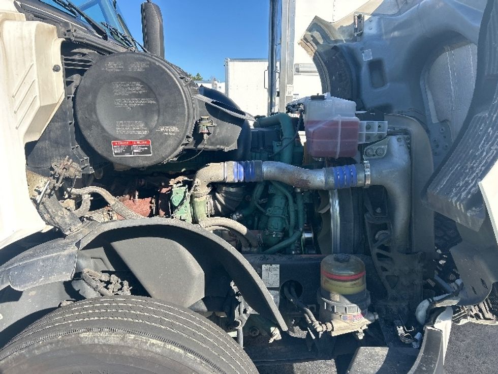 Sleeper Tractor-Heavy Duty Tractors-Volvo-2019-VNL64760-Winston Salem-NC-756,234\n\t\tmiles-$ 43,500 - Image 20