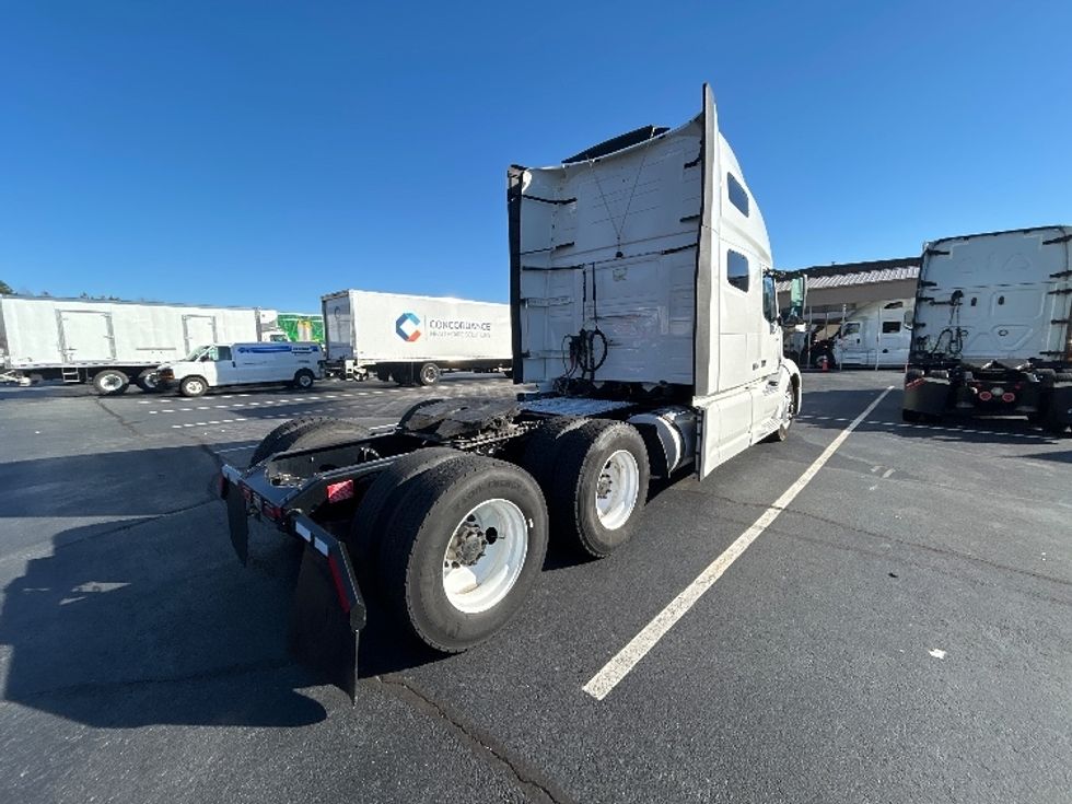 Sleeper Tractor-Heavy Duty Tractors-Volvo-2019-VNL64760-Winston Salem-NC-756,234\n\t\tmiles-$ 43,500 - Image 7
