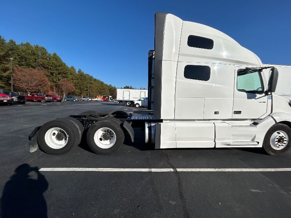 Sleeper Tractor-Heavy Duty Tractors-Volvo-2019-VNL64760-Winston Salem-NC-756,234\n\t\tmiles-$ 43,500 - Image 8