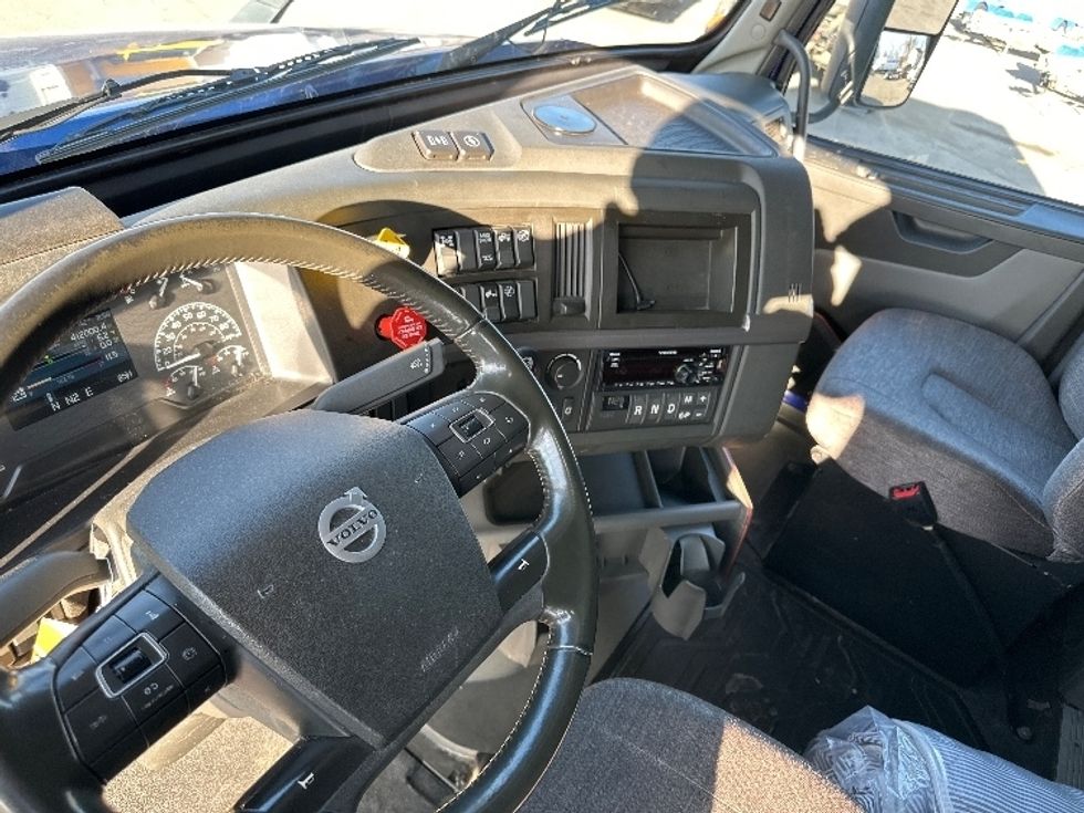 Sleeper Tractor-Heavy Duty Tractors-Volvo-2019-VNL64860-Fort Wayne-IN-530,340\n\t\tmiles-$ 62,750 - Image 10