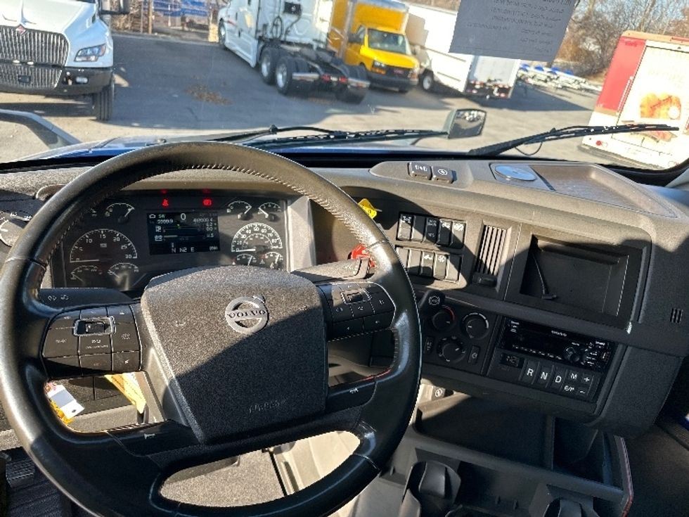 Sleeper Tractor-Heavy Duty Tractors-Volvo-2019-VNL64860-Fort Wayne-IN-530,340\n\t\tmiles-$ 62,750 - Image 11