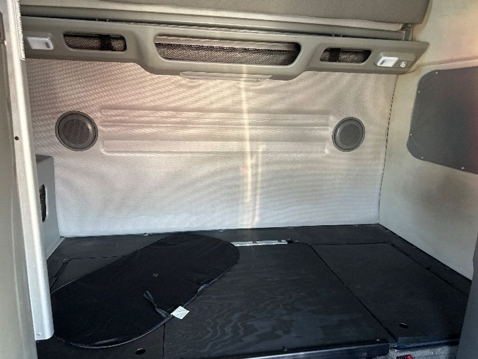 Sleeper Tractor-Heavy Duty Tractors-Volvo-2019-VNL64860-Fort Wayne-IN-530,340\n\t\tmiles-$ 62,750 - Image 17