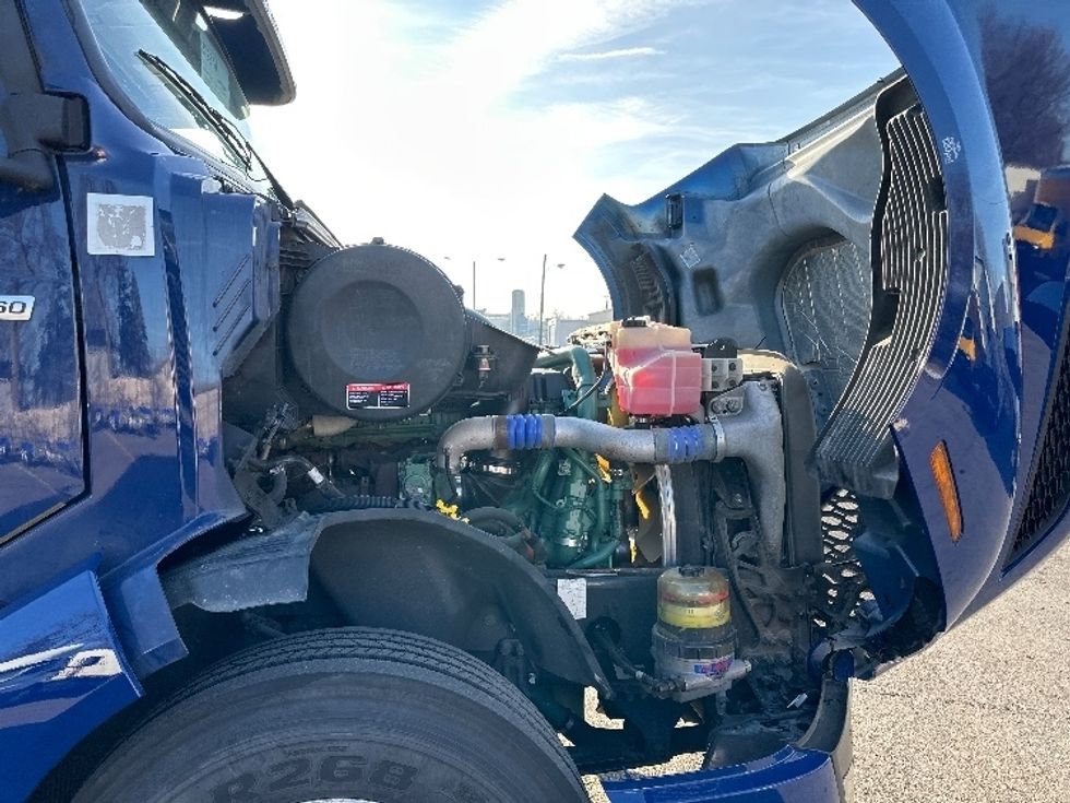 Sleeper Tractor-Heavy Duty Tractors-Volvo-2019-VNL64860-Fort Wayne-IN-530,340\n\t\tmiles-$ 62,750 - Image 20