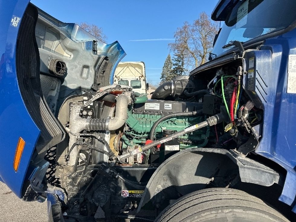 Sleeper Tractor-Heavy Duty Tractors-Volvo-2019-VNL64860-Fort Wayne-IN-530,340\n\t\tmiles-$ 62,750 - Image 21
