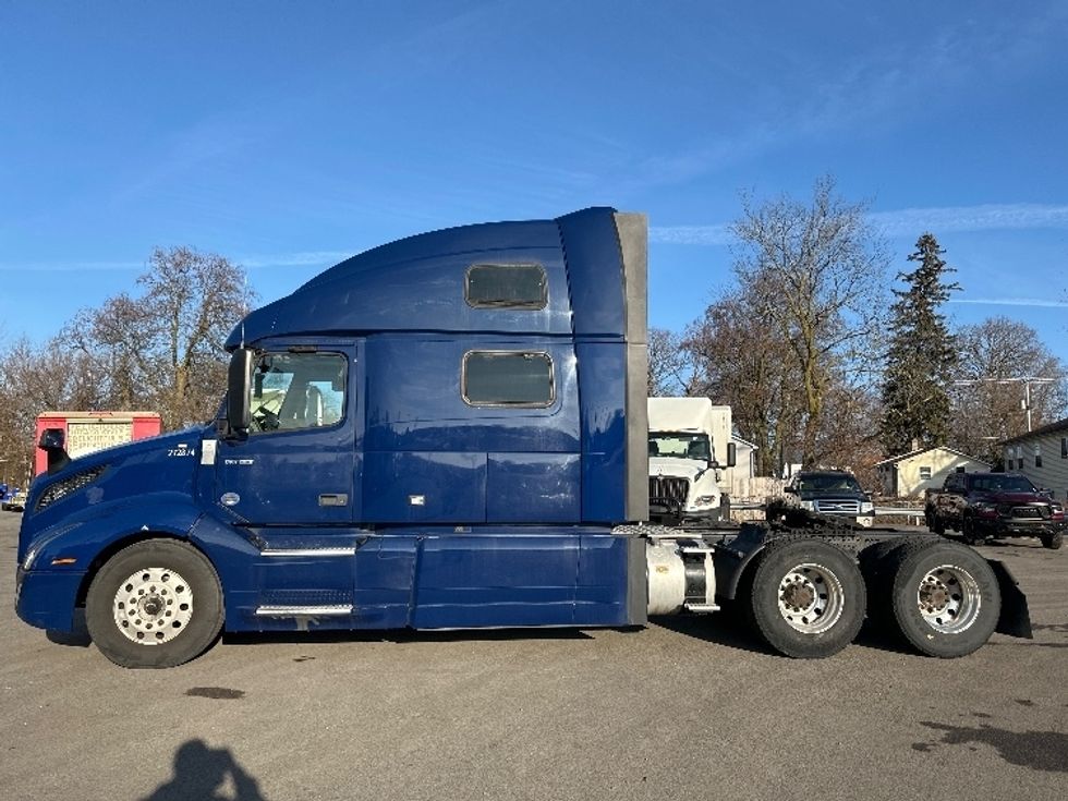 Sleeper Tractor-Heavy Duty Tractors-Volvo-2019-VNL64860-Fort Wayne-IN-530,340\n\t\tmiles-$ 62,750 - Image 4