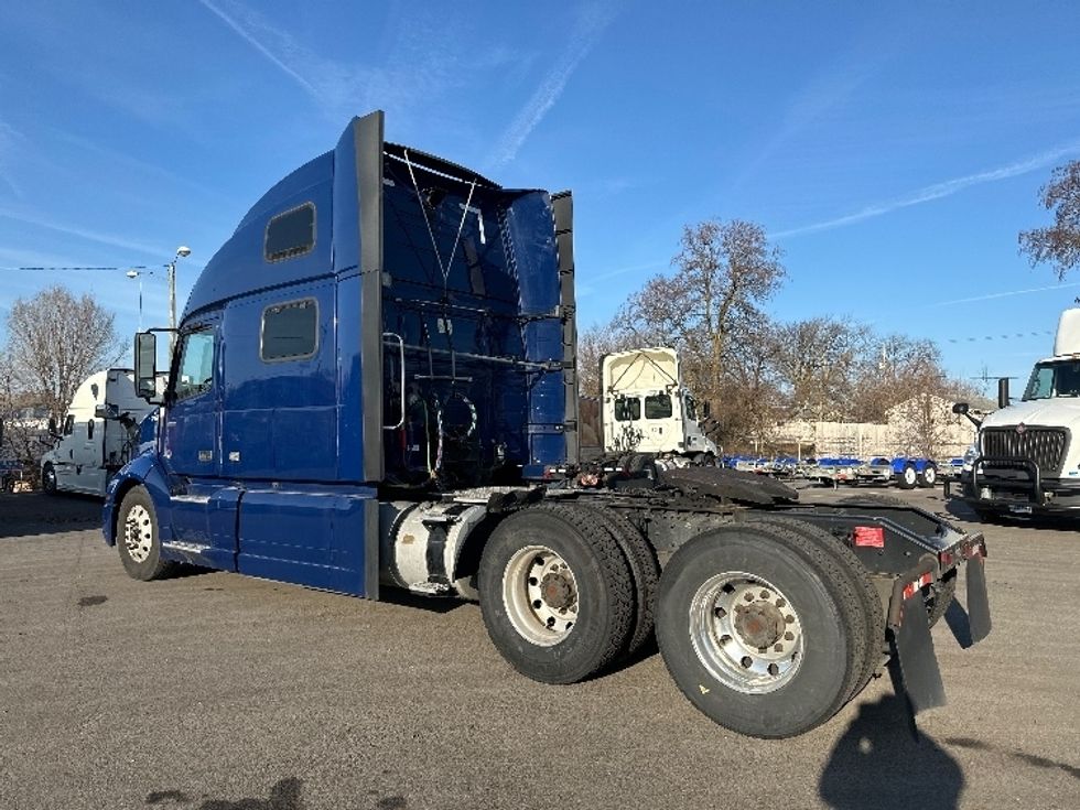 Sleeper Tractor-Heavy Duty Tractors-Volvo-2019-VNL64860-Fort Wayne-IN-530,340\n\t\tmiles-$ 62,750 - Image 5