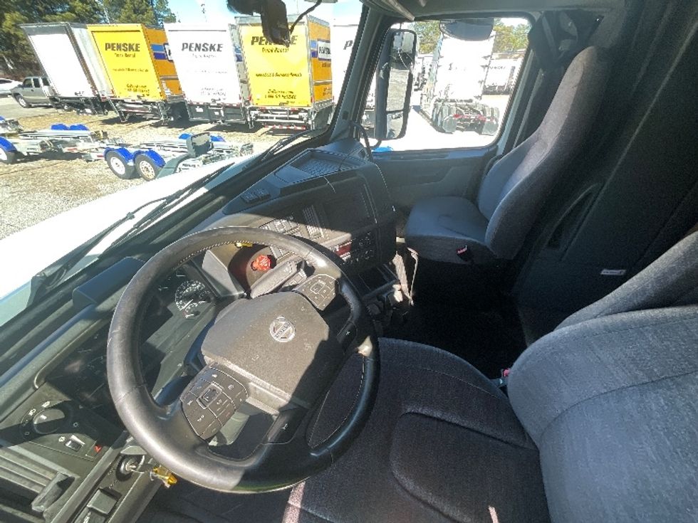 Sleeper Tractor-Heavy Duty Tractors-Volvo-2019-VNL64860-Mebane-NC-487,088\n\t\tmiles-$ 62,750 - Image 10