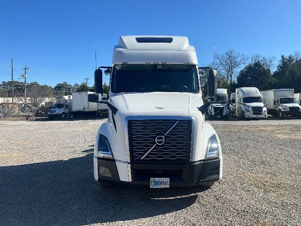 Sleeper Tractor-Heavy Duty Tractors-Volvo-2019-VNL64860-Mebane-NC-487,088\n\t\tmiles-$ 62,750 - Image 2