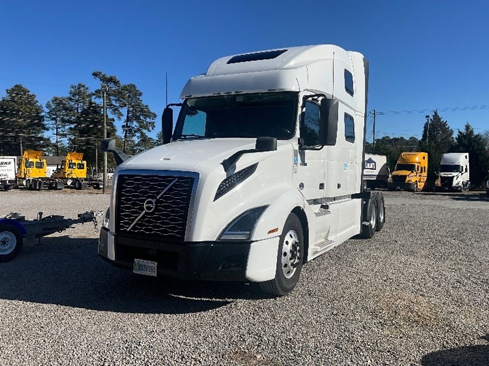 Sleeper Tractor-Heavy Duty Tractors-Volvo-2019-VNL64860-Mebane-NC-487,088\n\t\tmiles-$ 62,750 - Image 3