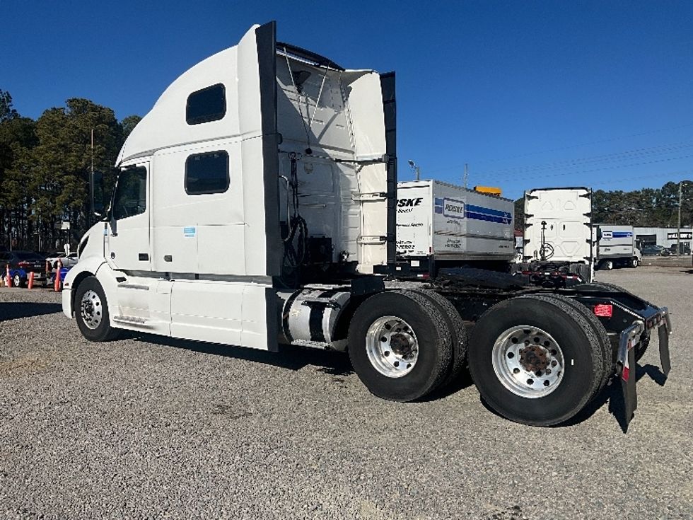 Sleeper Tractor-Heavy Duty Tractors-Volvo-2019-VNL64860-Mebane-NC-487,088\n\t\tmiles-$ 62,750 - Image 5
