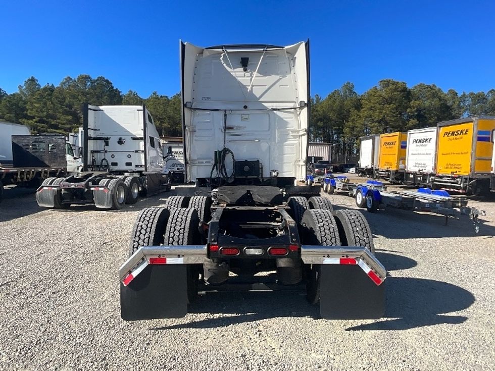 Sleeper Tractor-Heavy Duty Tractors-Volvo-2019-VNL64860-Mebane-NC-487,088\n\t\tmiles-$ 62,750 - Image 6