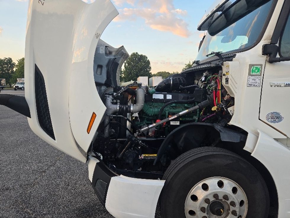 Sleeper Tractor-Heavy Duty Tractors-Volvo-2019-VNL64860-Nashville (Mount Juliet)-TN-547,794\n\t\tmiles-$ 71,750 - Image 21