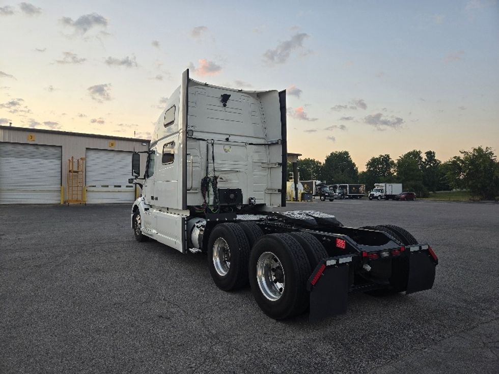 Sleeper Tractor-Heavy Duty Tractors-Volvo-2019-VNL64860-Nashville (Mount Juliet)-TN-547,794\n\t\tmiles-$ 71,750 - Image 5
