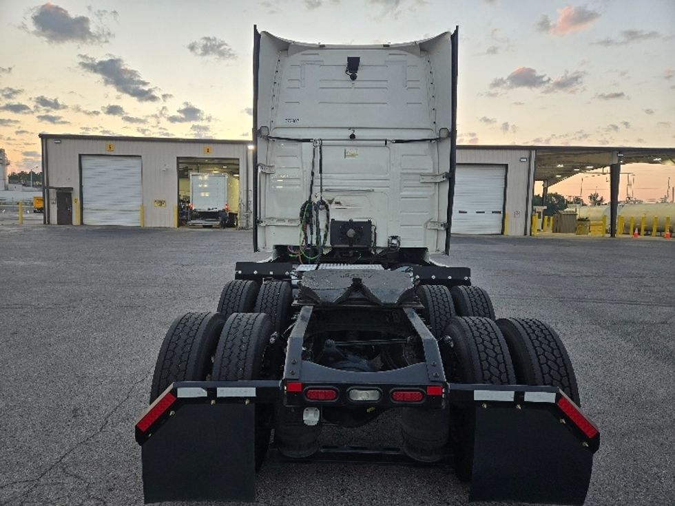 Sleeper Tractor-Heavy Duty Tractors-Volvo-2019-VNL64860-Nashville (Mount Juliet)-TN-547,794\n\t\tmiles-$ 71,750 - Image 6