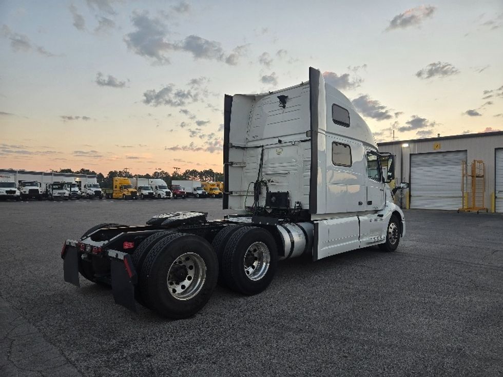 Sleeper Tractor-Heavy Duty Tractors-Volvo-2019-VNL64860-Nashville (Mount Juliet)-TN-547,794\n\t\tmiles-$ 71,750 - Image 7