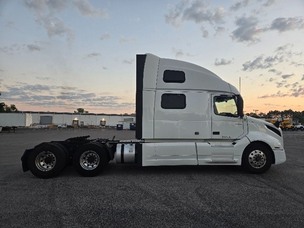 Sleeper Tractor-Heavy Duty Tractors-Volvo-2019-VNL64860-Nashville (Mount Juliet)-TN-547,794\n\t\tmiles-$ 71,750 - Image 8