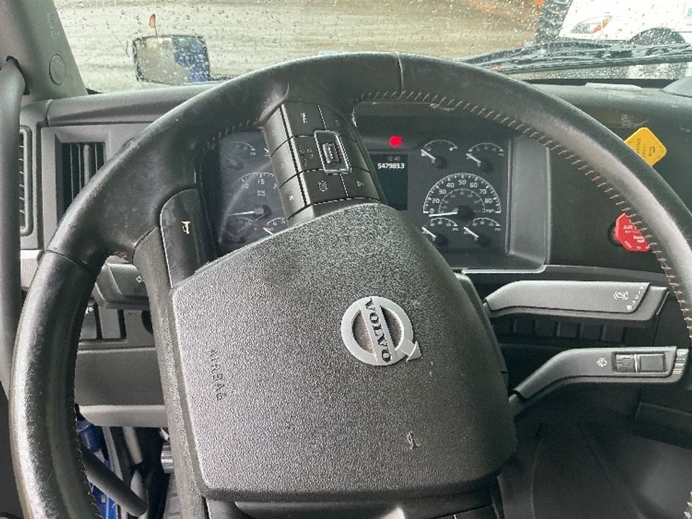 Sleeper Tractor-Heavy Duty Tractors-Volvo-2019-VNL64860-Prince George-VA-551,134\n\t\tmiles-$ 63,500 - Image 11