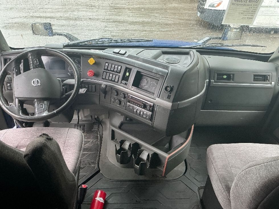 Sleeper Tractor-Heavy Duty Tractors-Volvo-2019-VNL64860-Prince George-VA-551,134\n\t\tmiles-$ 63,500 - Image 12