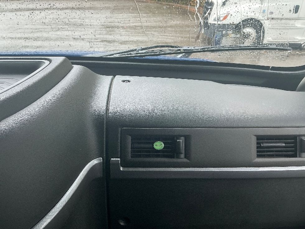 Sleeper Tractor-Heavy Duty Tractors-Volvo-2019-VNL64860-Prince George-VA-551,134\n\t\tmiles-$ 63,500 - Image 14