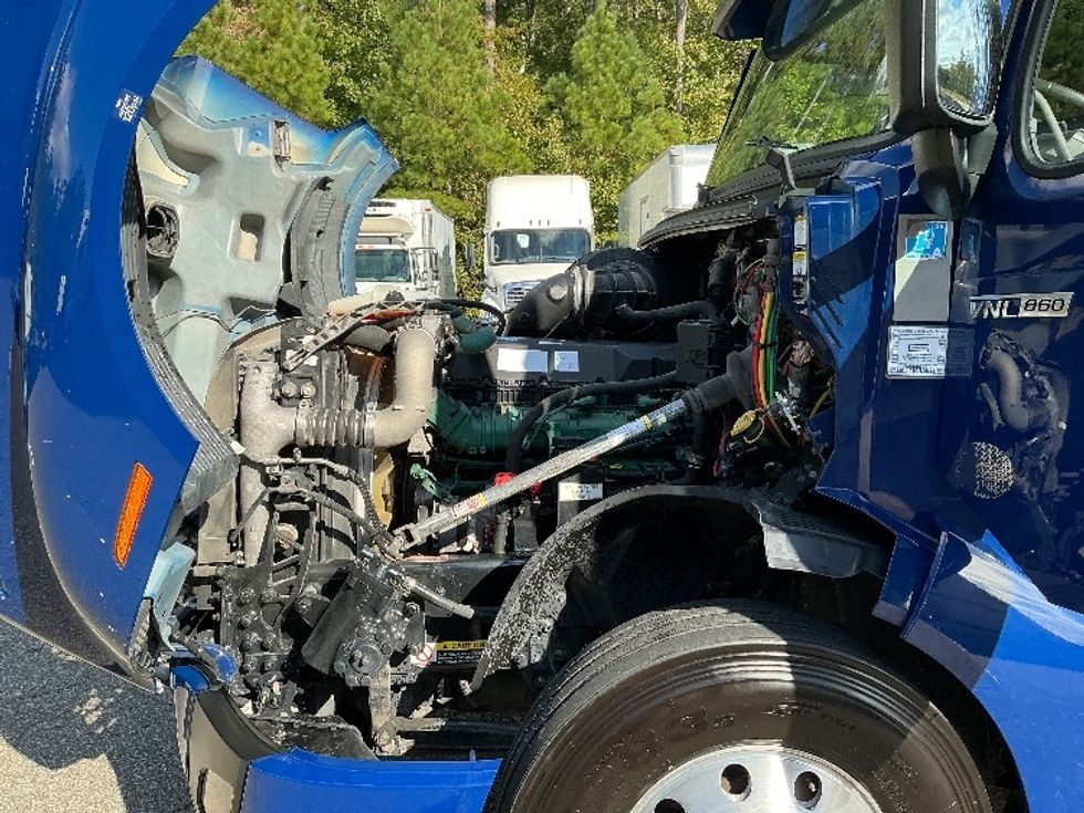 Sleeper Tractor-Heavy Duty Tractors-Volvo-2019-VNL64860-Prince George-VA-551,134\n\t\tmiles-$ 63,500 - Image 21