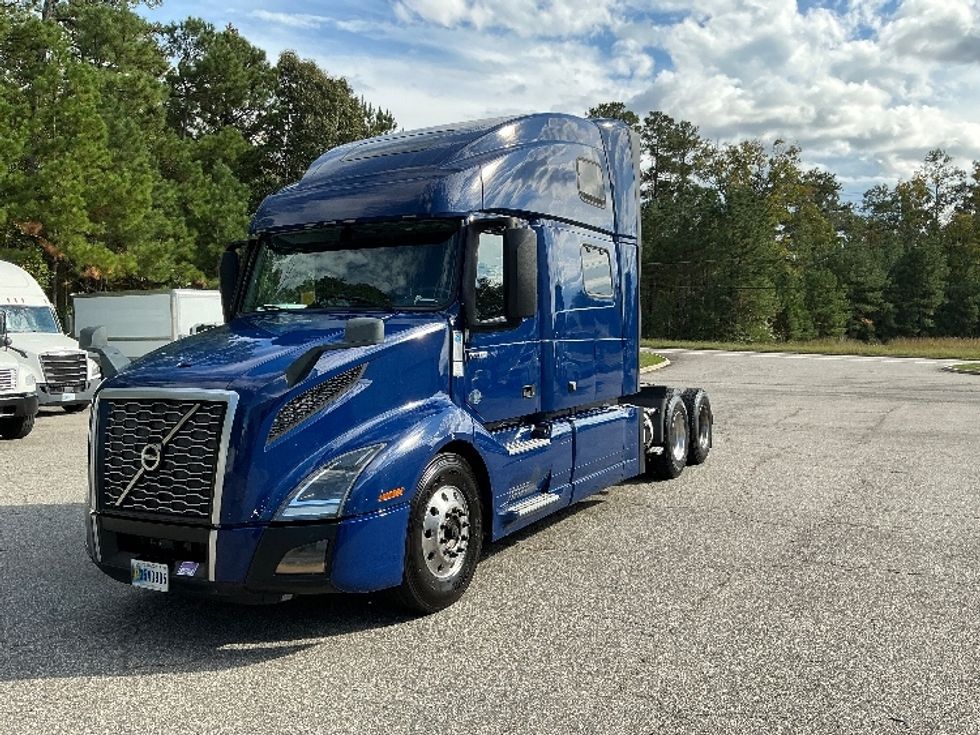 Sleeper Tractor-Heavy Duty Tractors-Volvo-2019-VNL64860-Prince George-VA-551,134\n\t\tmiles-$ 63,500 - Image 3