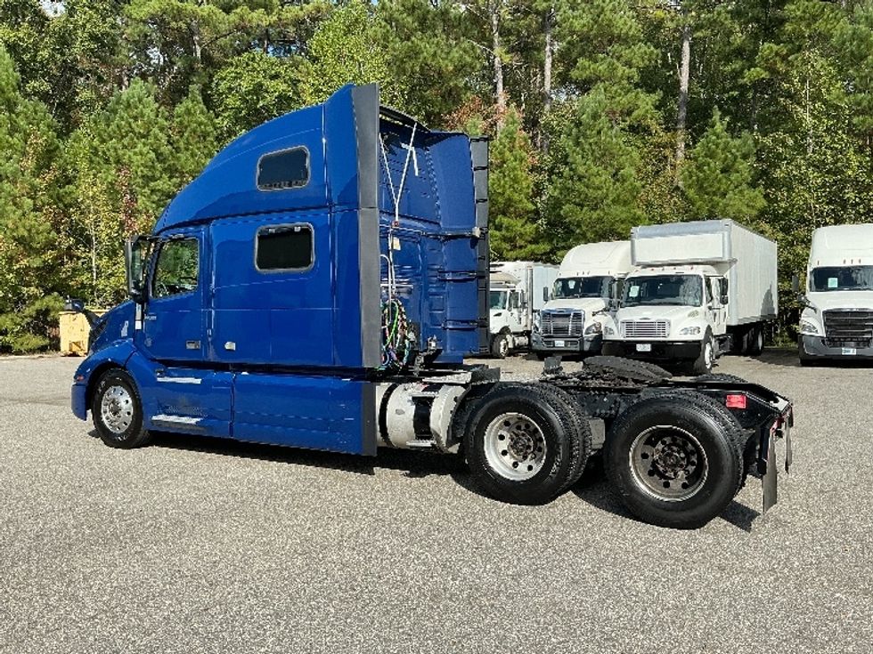 Sleeper Tractor-Heavy Duty Tractors-Volvo-2019-VNL64860-Prince George-VA-551,134\n\t\tmiles-$ 63,500 - Image 5