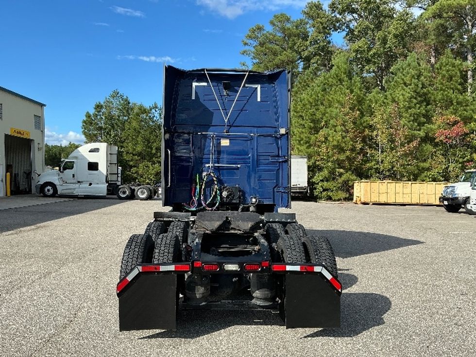 Sleeper Tractor-Heavy Duty Tractors-Volvo-2019-VNL64860-Prince George-VA-551,134\n\t\tmiles-$ 63,500 - Image 6