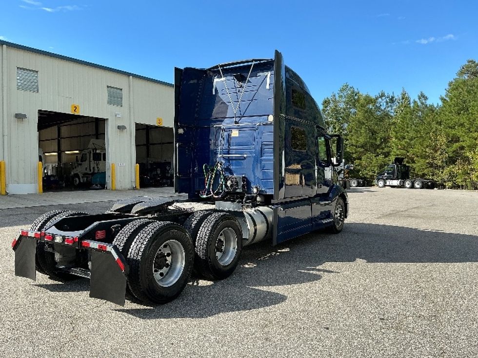 Sleeper Tractor-Heavy Duty Tractors-Volvo-2019-VNL64860-Prince George-VA-551,134\n\t\tmiles-$ 63,500 - Image 7