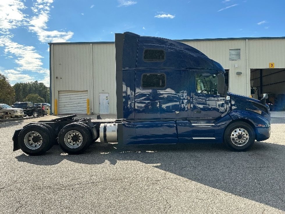 Sleeper Tractor-Heavy Duty Tractors-Volvo-2019-VNL64860-Prince George-VA-551,134\n\t\tmiles-$ 63,500 - Image 8