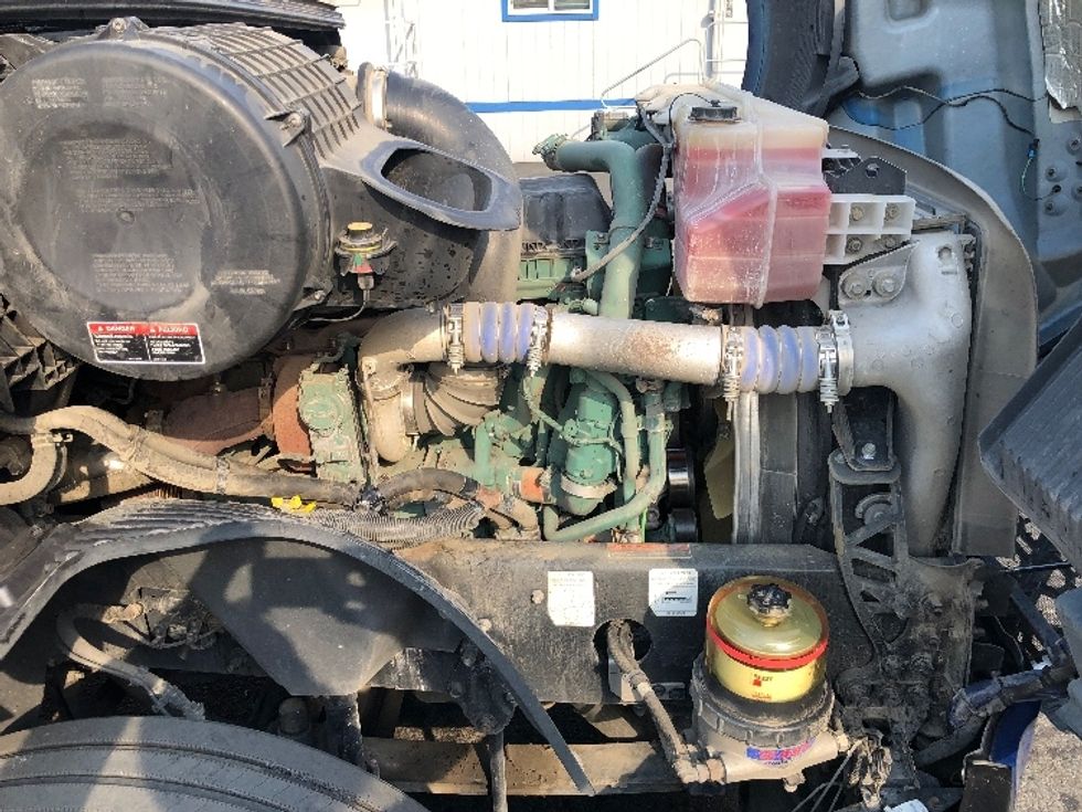 Sleeper Tractor-Heavy Duty Tractors-Volvo-2019-VNL64860-Spokane Valley-WA-656,840\n\t\tmiles-$ 64,250 - Image 19