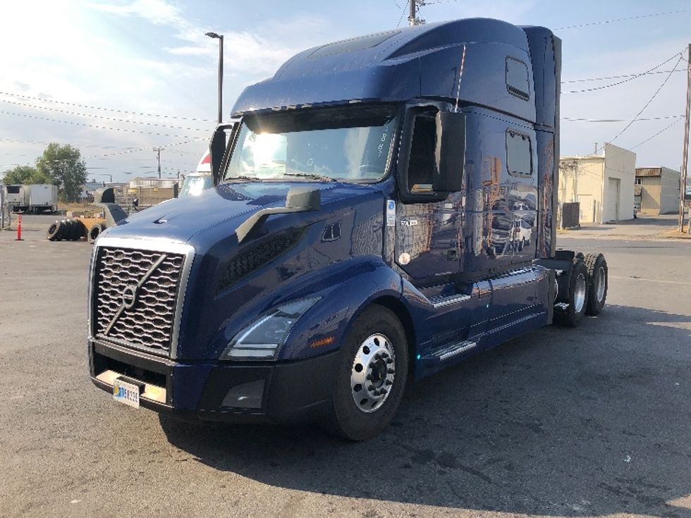 Sleeper Tractor-Heavy Duty Tractors-Volvo-2019-VNL64860-Spokane Valley-WA-656,840\n\t\tmiles-$ 64,250 - Image 3