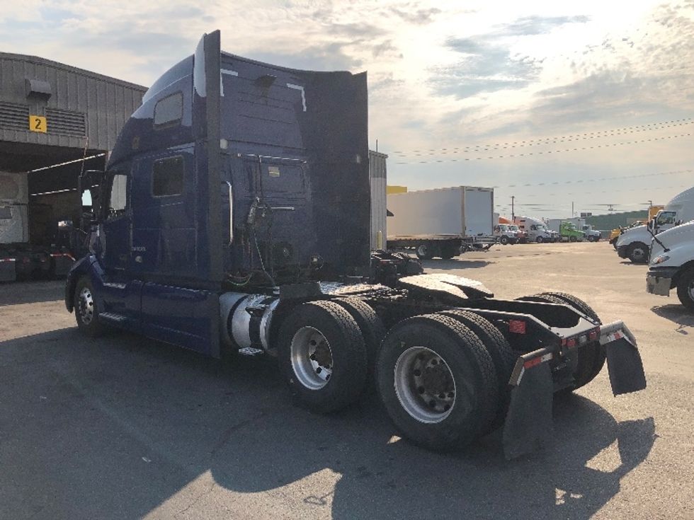 Sleeper Tractor-Heavy Duty Tractors-Volvo-2019-VNL64860-Spokane Valley-WA-656,840\n\t\tmiles-$ 64,250 - Image 5