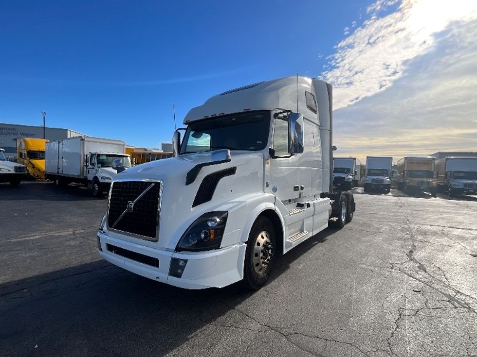 Sleeper Tractor-Heavy Duty Tractors-Volvo-2019-VNL64T670-Burlington-ON-698,612\n\t\tkm-$ 78,500 - Image 3
