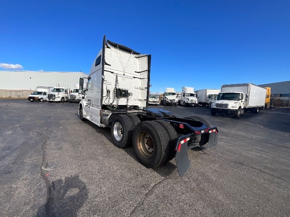 Sleeper Tractor-Heavy Duty Tractors-Volvo-2019-VNL64T670-Burlington-ON-698,612\n\t\tkm-$ 78,500 - Image 5