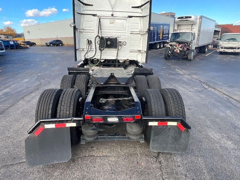 Sleeper Tractor-Heavy Duty Tractors-Volvo-2019-VNL64T670-Burlington-ON-698,612\n\t\tkm-$ 78,500 - Image 6