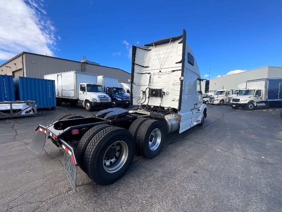 Sleeper Tractor-Heavy Duty Tractors-Volvo-2019-VNL64T670-Burlington-ON-698,612\n\t\tkm-$ 78,500 - Image 7