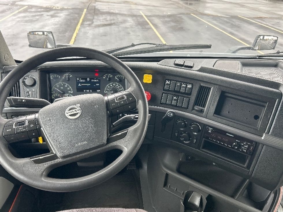 Sleeper Tractor-Heavy Duty Tractors-Volvo-2019-VNR64400-Cambridge-ON-771,046\n\t\tkm-$ 57,000 - Image 11