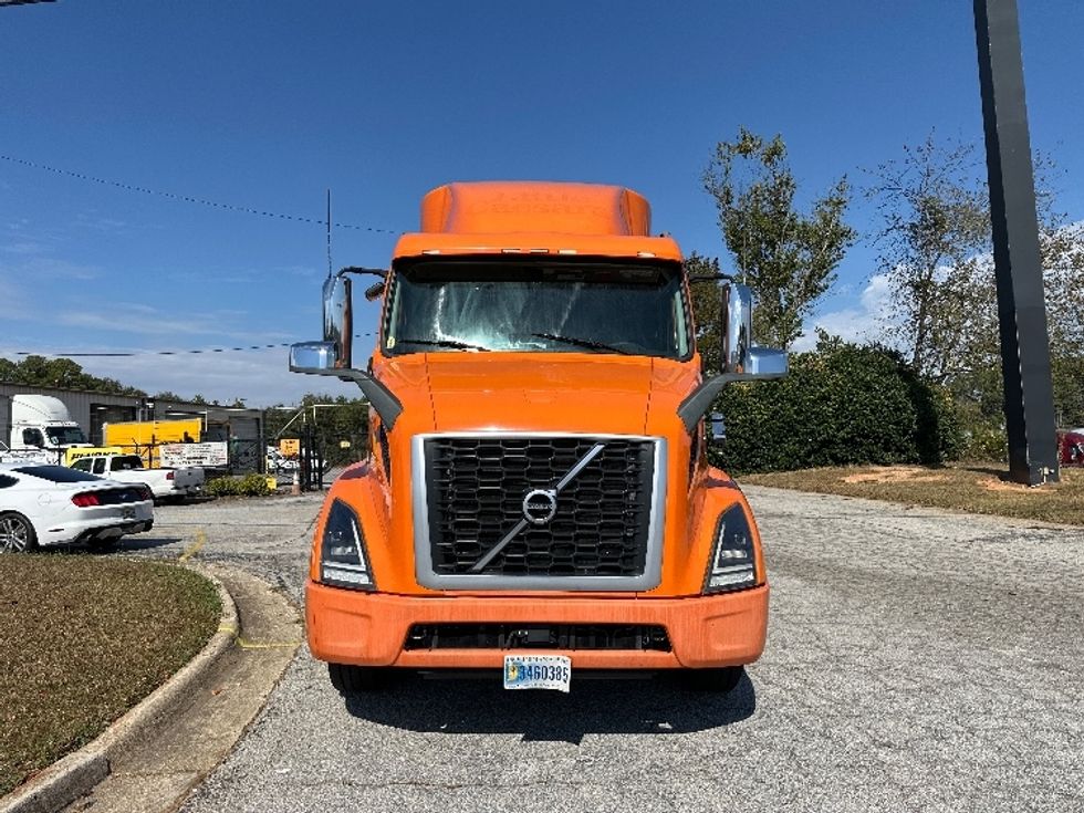 Sleeper Tractor-Heavy Duty Tractors-Volvo-2019-VNR64640-Atlanta (Conyers)-GA-394,944\n\t\tmiles-$ 55,750 - Image 2