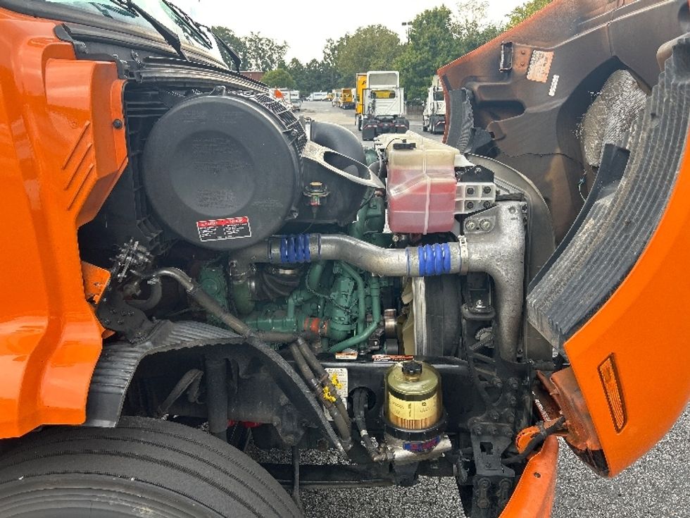Sleeper Tractor-Heavy Duty Tractors-Volvo-2019-VNR64640-Atlanta (Conyers)-GA-394,944\n\t\tmiles-$ 55,750 - Image 20