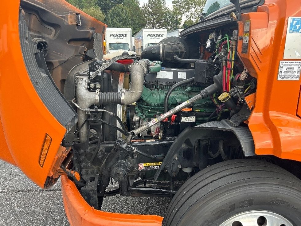 Sleeper Tractor-Heavy Duty Tractors-Volvo-2019-VNR64640-Atlanta (Conyers)-GA-394,944\n\t\tmiles-$ 55,750 - Image 21