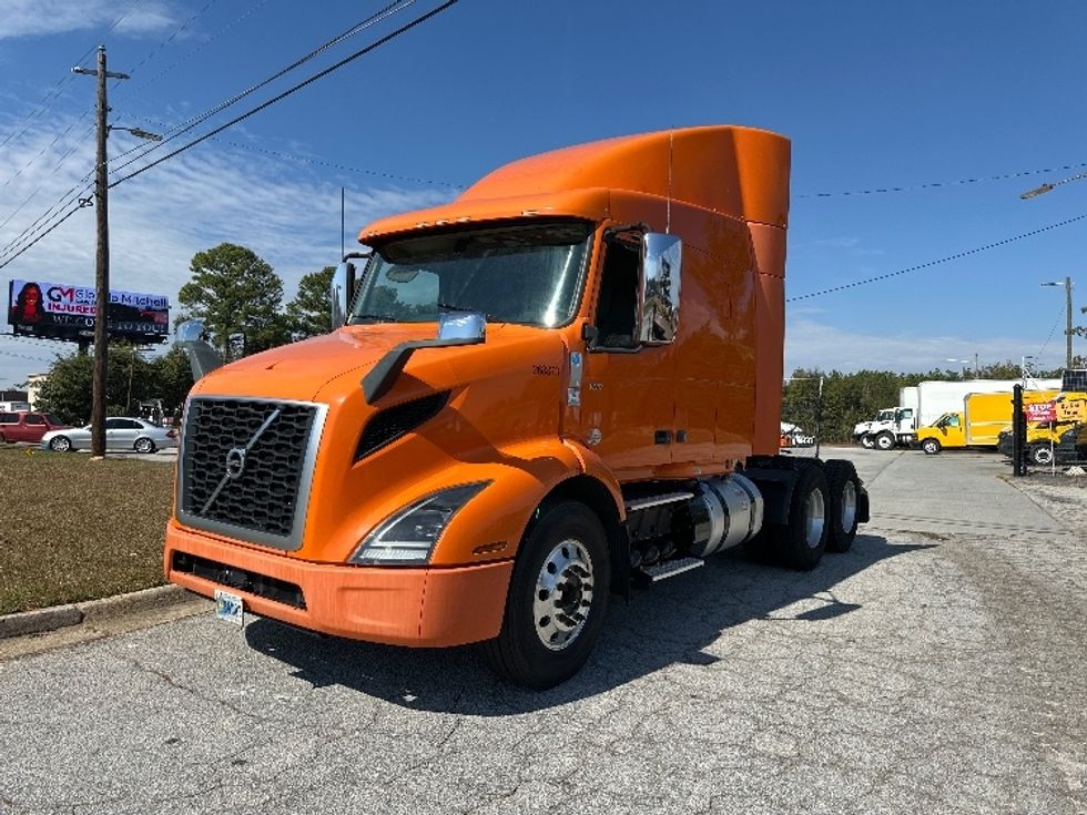 Sleeper Tractor-Heavy Duty Tractors-Volvo-2019-VNR64640-Atlanta (Conyers)-GA-394,944\n\t\tmiles-$ 55,750 - Image 3