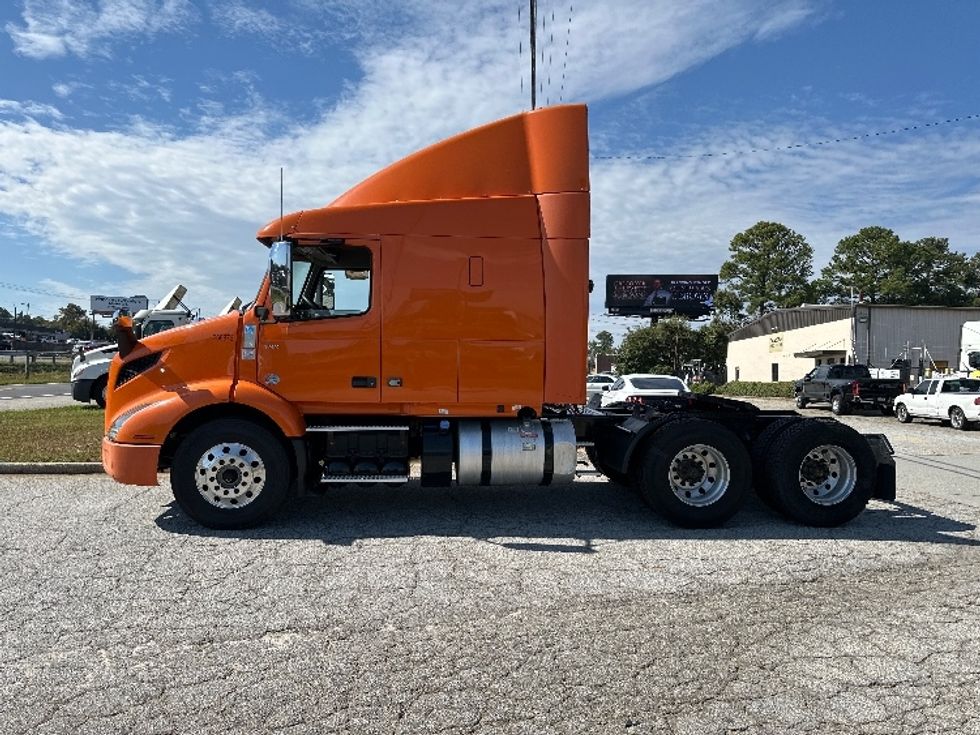 Sleeper Tractor-Heavy Duty Tractors-Volvo-2019-VNR64640-Atlanta (Conyers)-GA-394,944\n\t\tmiles-$ 55,750 - Image 4