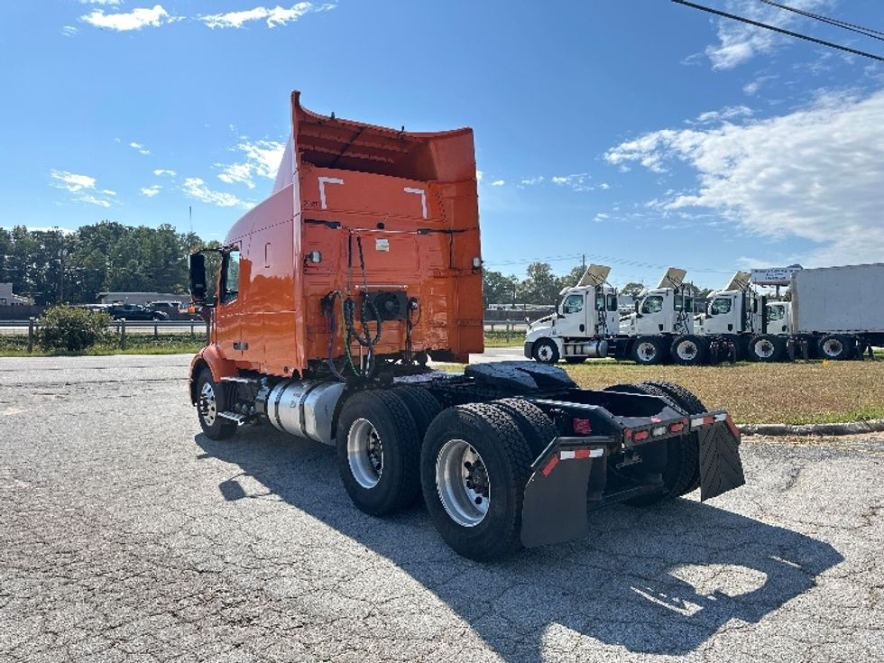 Sleeper Tractor-Heavy Duty Tractors-Volvo-2019-VNR64640-Atlanta (Conyers)-GA-394,944\n\t\tmiles-$ 55,750 - Image 5