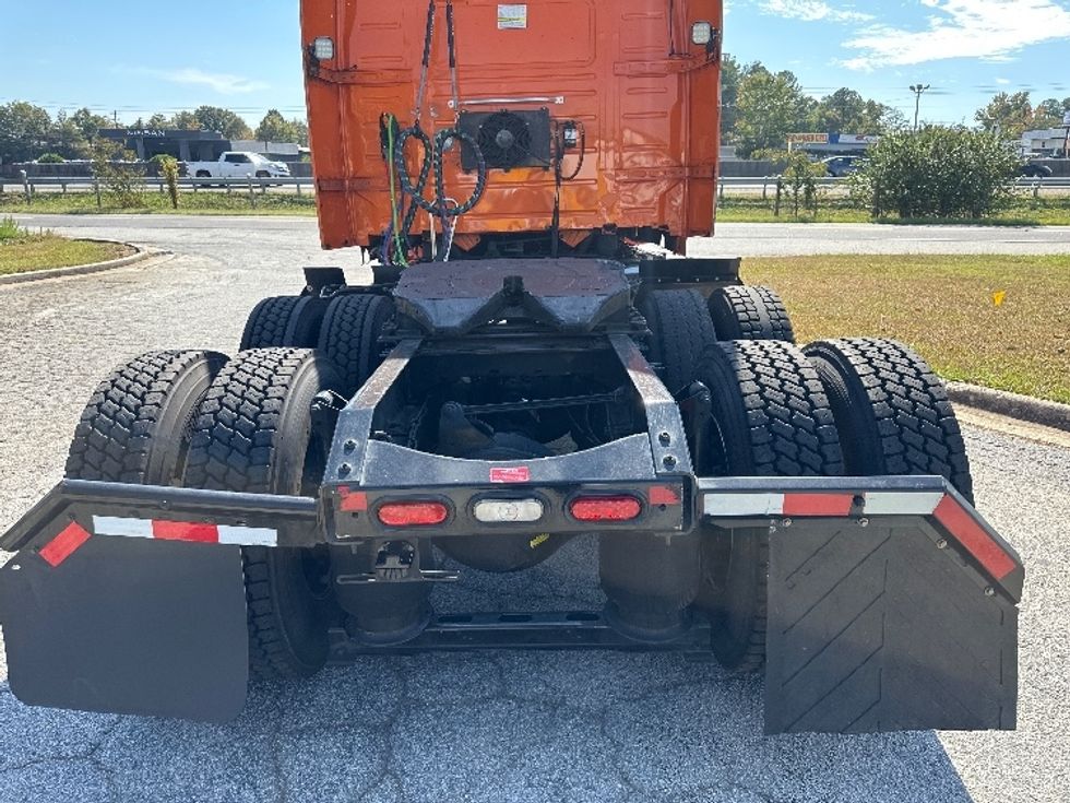 Sleeper Tractor-Heavy Duty Tractors-Volvo-2019-VNR64640-Atlanta (Conyers)-GA-394,944\n\t\tmiles-$ 55,750 - Image 6