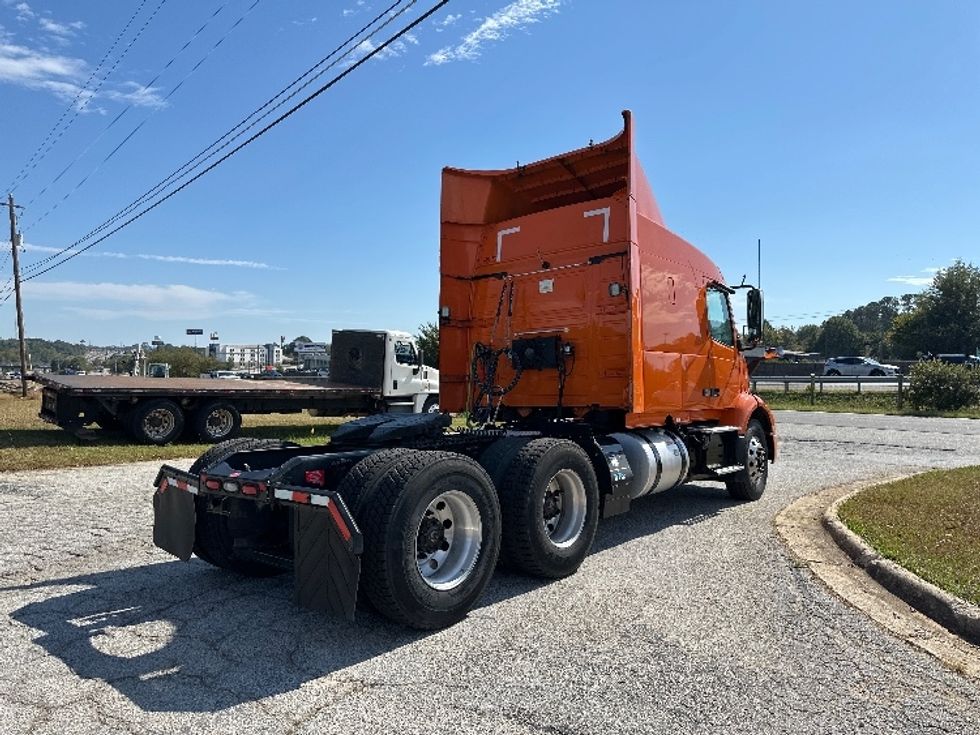 Sleeper Tractor-Heavy Duty Tractors-Volvo-2019-VNR64640-Atlanta (Conyers)-GA-394,944\n\t\tmiles-$ 55,750 - Image 7