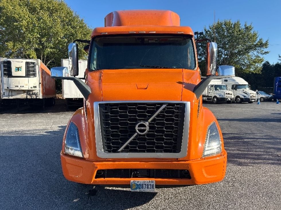 Sleeper Tractor-Heavy Duty Tractors-Volvo-2019-VNR64640-Duluth-GA-365,469\n\t\tmiles-$ 57,500 - Image 2