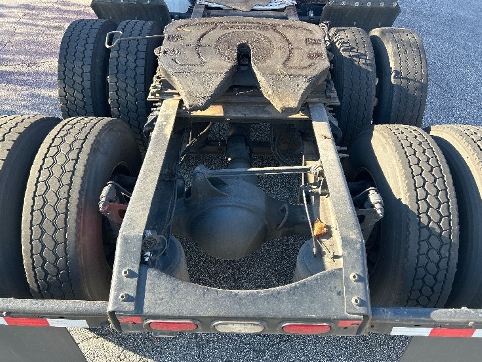 Sleeper Tractor-Heavy Duty Tractors-Volvo-2019-VNR64640-Duluth-GA-365,469\n\t\tmiles-$ 57,500 - Image 6