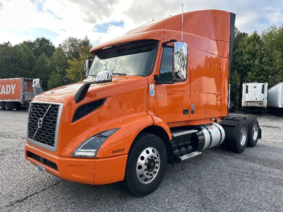 Sleeper Tractor-Heavy Duty Tractors-Volvo-2019-VNR64640-Duluth-GA-419,052\n\t\tmiles-$ 54,500 - Image 3